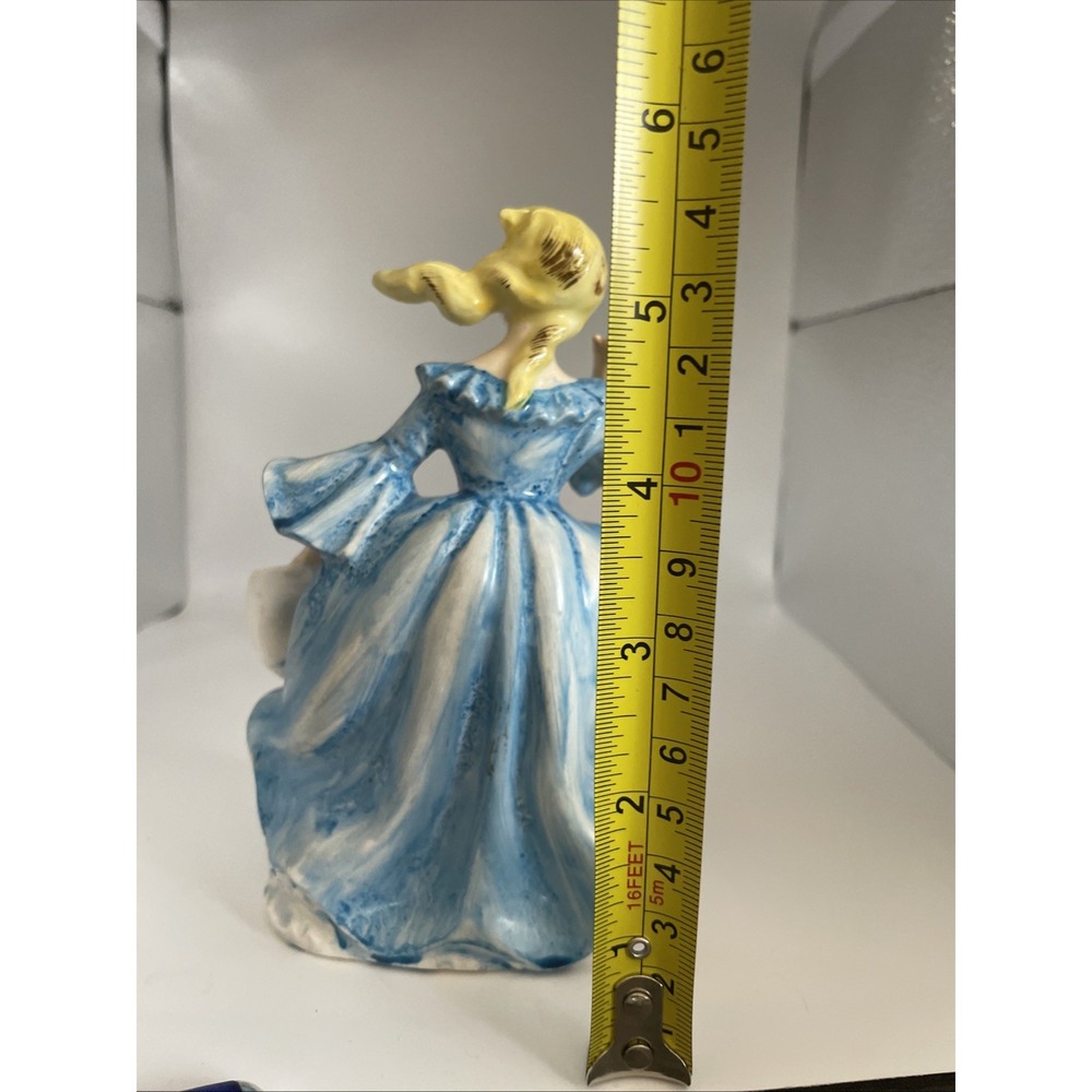 Vtg Ceramic Blonde Southern Bell in White Dress Holding her Hat Figurine #6495‎ - Picture 6 of 6